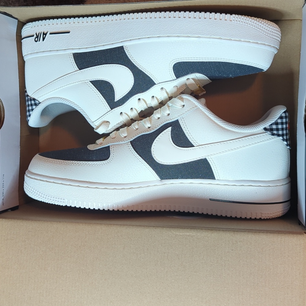 Nike Air Force 1 '07 Farmer's Market "Sail/Dark Smoke Grey/Safety Orange/Sail" - Picture 3 of 5